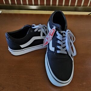 BNWT VANS Ward Black Women's size 8.5